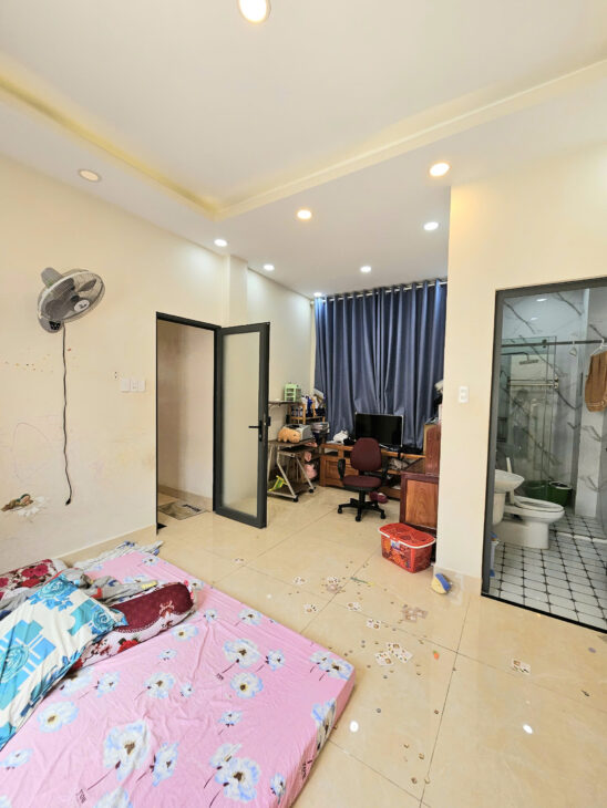 Sát mặt tiền Tôn Đản Q 4 Ngang 3.3 nở hậu 6.5 Dài 13 m Đúc 4 tấm 5 tỷ