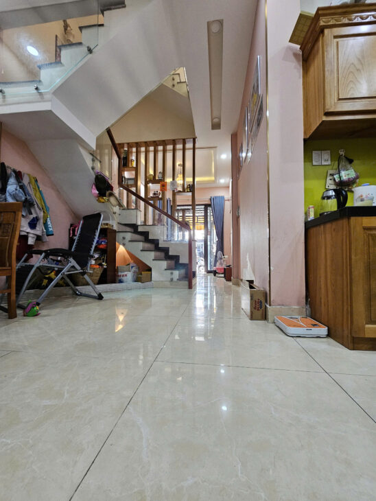 Sát mặt tiền Tôn Đản Q 4 Ngang 3.3 nở hậu 6.5 Dài 13 m Đúc 4 tấm 5 tỷ