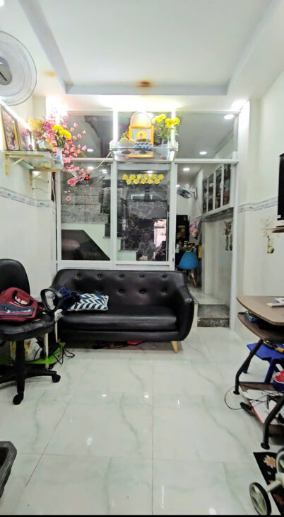 Sát mặt tiền Xóm Chiếu Q4 Ngang 3 nở hậu 4 Dài 11 m HƠN 2 TỶ