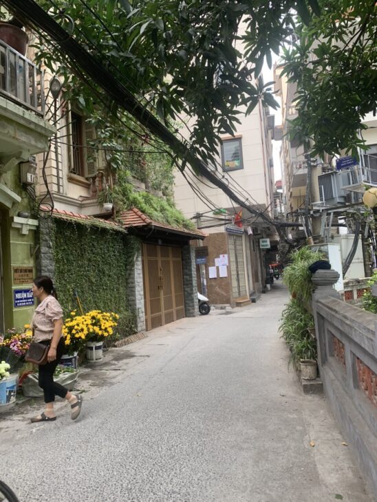 Bán Nhà Âu Cơ, Tây Hồ, gần Ô Tô – 41m², 1 Tầng, Mặt Tiền 3.4m, Giá 10.3 Tỷ