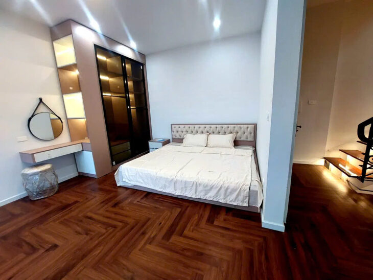 NHÀ MỚI- ĐẸP- KINH DOANH- Ô TÔ QUA PHỐ VIP BỒ ĐỀ 35M2, 5 TẦNG, 8.1 TỶ. LONG BIÊN.