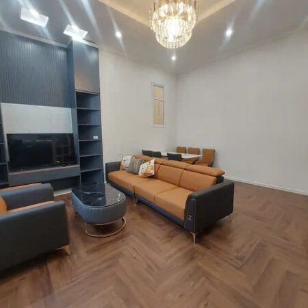 NHÀ MỚI- ĐẸP- KINH DOANH- Ô TÔ QUA PHỐ VIP BỒ ĐỀ 35M2, 5 TẦNG, 8.1 TỶ. LONG BIÊN.