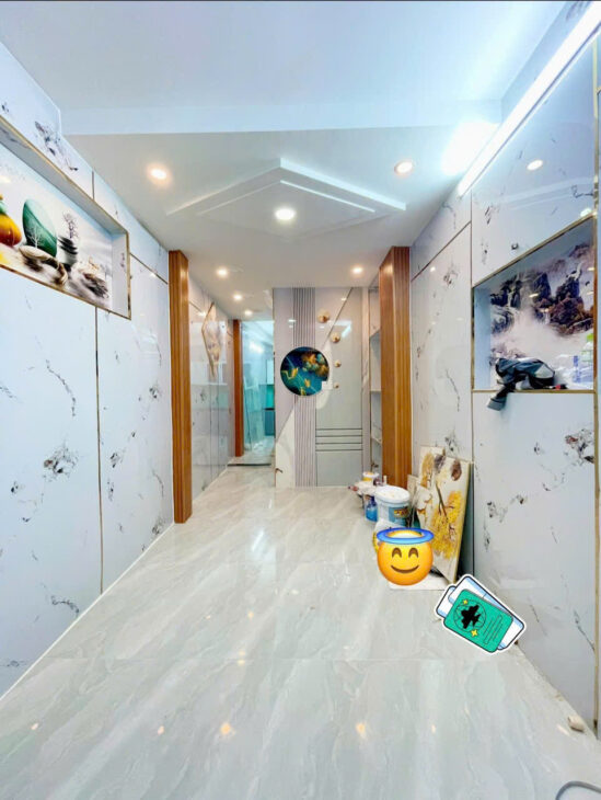 Sát mặt tiền Q4 Ngang 3 Dài 11 m2 ĐÚC XÂY MỚI 5 TẤM 4 tỷ