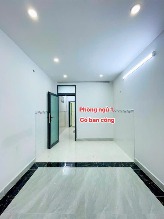 Sát mặt tiền Q4 Ngang 3 Dài 11 m2 ĐÚC XÂY MỚI 5 TẤM 4 tỷ