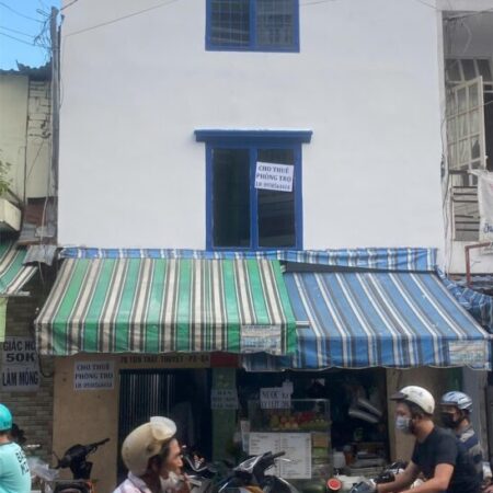 Cho thuê nhà trọ mặt tiền chợ Tôn Thất Thuyết Q4