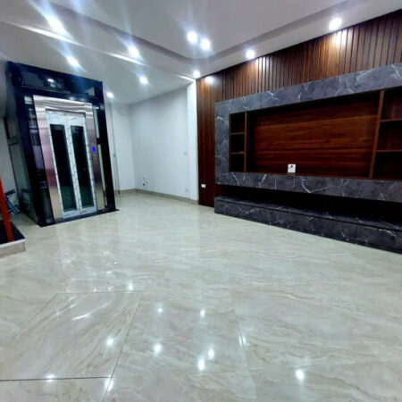 Nhà mới Phố Bồ Đề 40m2,6 Tầng, Thang máy, cách ô tô 30m,full nội thất, 8.7 tỷ.Long Biên.
