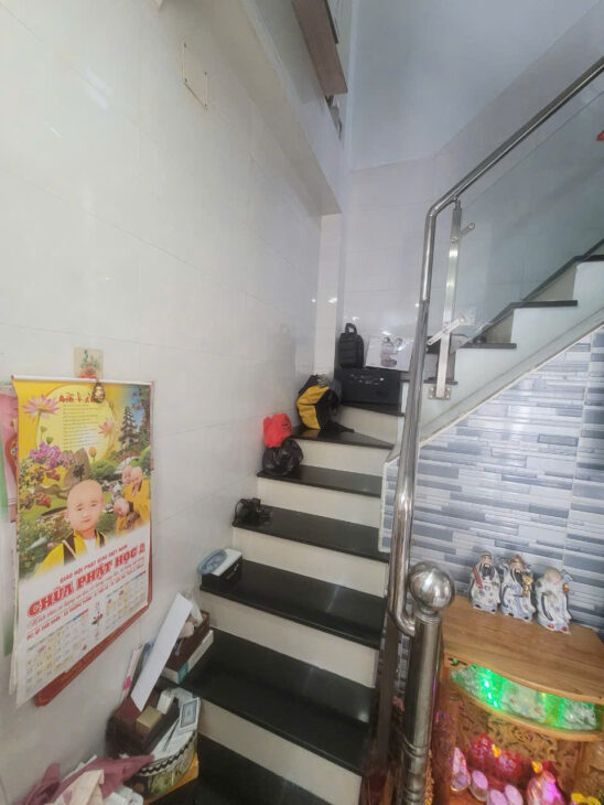 SÁT MẶT TIỀN HẺM BA GÁC MÁY QUAY VÈO VÈO NGANG 3,7 NỞ HẬU 4 DÀI 5,8 M ĐÚC 5 TẤM DƯỚI 3