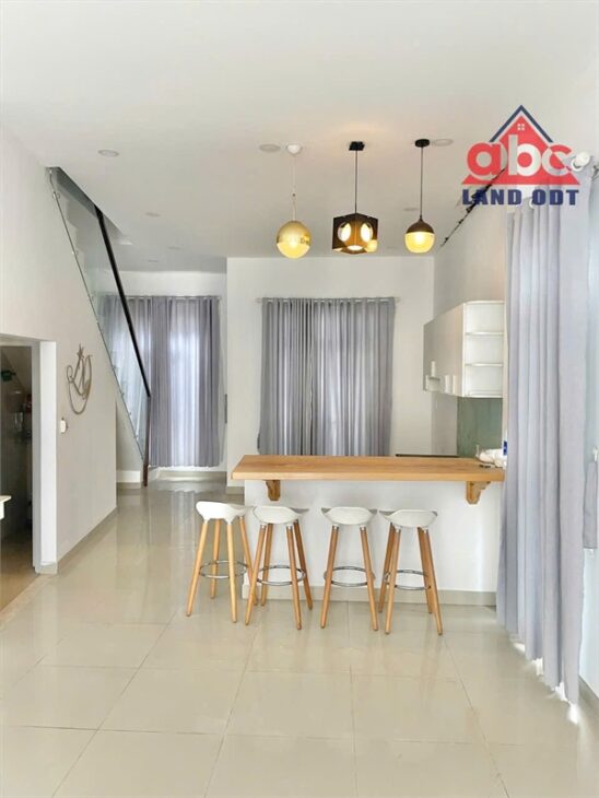 Np909 nhà phố vị trí thuận lợi, dân cư đông đúc với không gian thoáng góc 2 mặt tiền