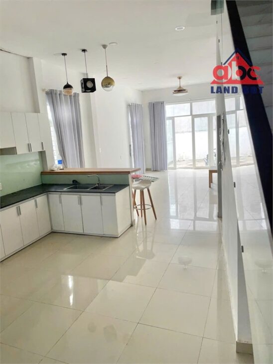 Np909 nhà phố vị trí thuận lợi, dân cư đông đúc với không gian thoáng góc 2 mặt tiền
