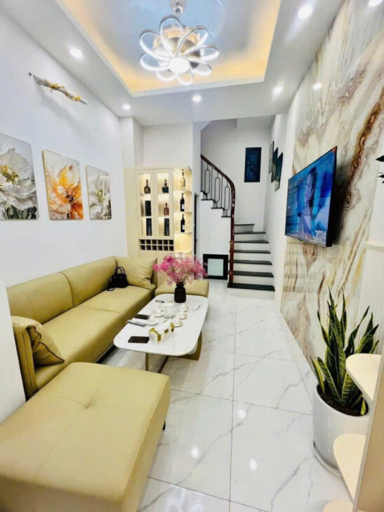 NHỎ TIỀN-PHỐ VIP-TT Q. HAI BÀ TRƯNG- NHÀ 4 tầng- HƠN 5 tỷ- NGÕ THÔNG-KINH DOANH NHỎ- Ô TÔ GẦN- Ở