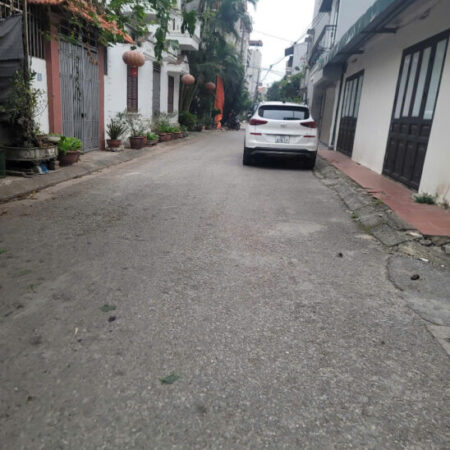 Đất Vàng – Bán Đất Đức Giang – Tặng Hồ Sơ Cấp Phép Thi Công – Ngõ Ô Tô Đỗ Cửa – Tiện Ích Ngập Tràn