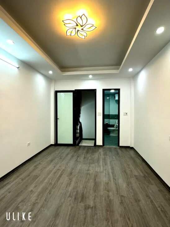 NHÀ MỚI Ở LUÔN PHỐ THẠCH BÀN- LONG BIÊN, 32M2,5 TẦNG, MT 3.5M, 4.7 TỶ.