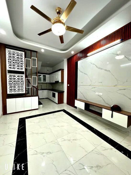 NHÀ MỚI Ở LUÔN PHỐ THẠCH BÀN- LONG BIÊN, 32M2,5 TẦNG, MT 3.5M, 4.7 TỶ.