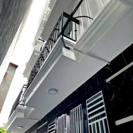 NHÀ MỚI Ở LUÔN PHỐ THẠCH BÀN- LONG BIÊN, 32M2,5 TẦNG, MT 3.5M, 4.7 TỶ.