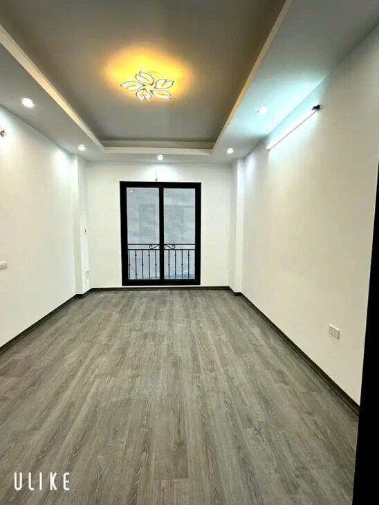 NHÀ MỚI Ở LUÔN PHỐ THẠCH BÀN- LONG BIÊN, 32M2,5 TẦNG, MT 3.5M, 4.7 TỶ.