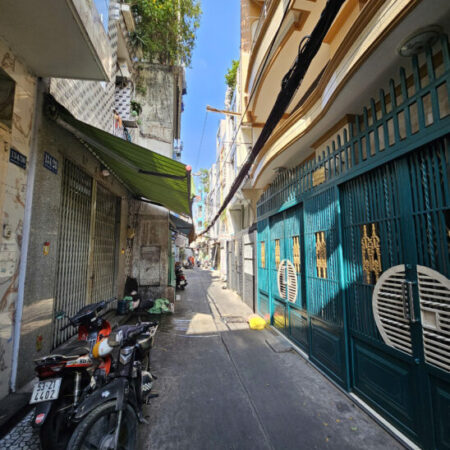 Sát mặt tiền Q4 Ngang 3.2 Dài 12 m nở hậu 3.6 m 2 TẤM CÓ 4 TỶ