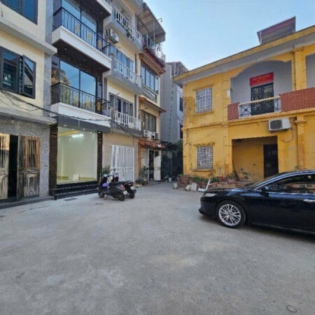 BÁN NHÀ CHÍNH CHỦ GIA QUẤT- LONG BIÊN DIỆN TÍCH 43M, 4 TẦNG. NHÀ RỘNG THÊNH THANG, SẴN GARA Ô TÔ,