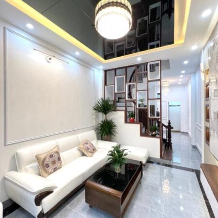 Nhà đẹp Hoàng Quốc Việt, 8.2 tỷ, 39m, 3.4m, 5 tầng, phòng thoáng