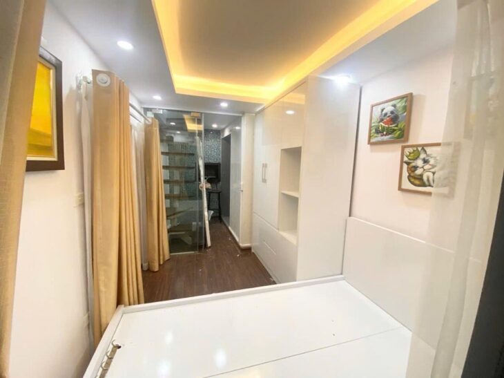 Nhà đẹp Hoàng Quốc Việt, 3.5 tỷ, 15m, 5 tầng