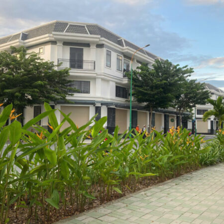 Cần bán nhà đẹp tại Hòa Lợi, Bến Cát – Gần KCN VSIP 2, thiết kế hiện đại, sổ hồng riêng!