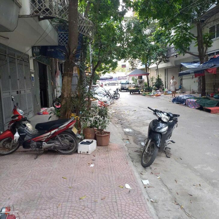 SIÊU PHẨM PHÂN LÔ VỈA HÈ Ô TÔ TRÁNH-ĐỖ TẠI MẶT CHỢ KD SẦM UẤT 4 TẦNG , MẶT TIỀN 4,2M , DT 50M2 GIÁ