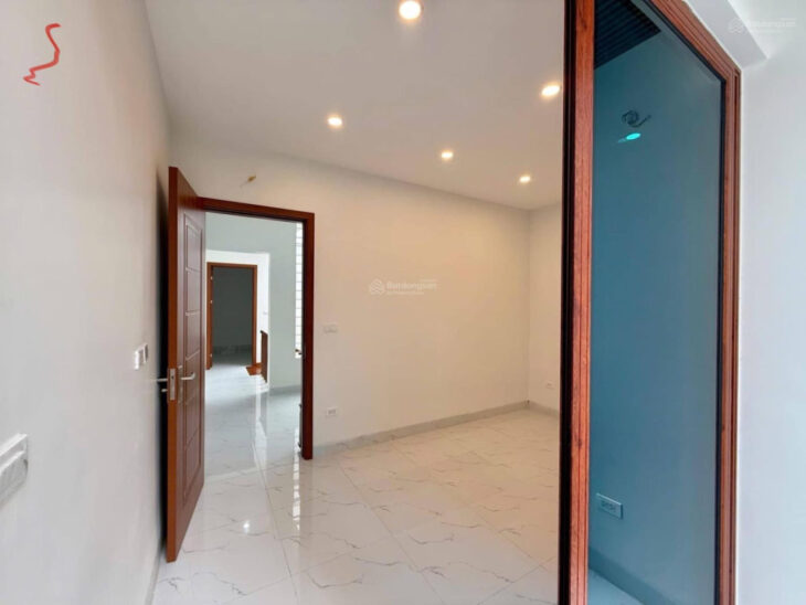 Đẹp nhất Ngọc Thụy – 43m – 4 tầng – Ô tô đỗ cửa – Giá cực tốt