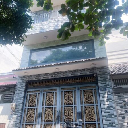 Nhà PHẠM VĂN ĐỒNG, giáp BÌNH THẠNH, kinh doanh 5m x 12m ô tô vào nhà