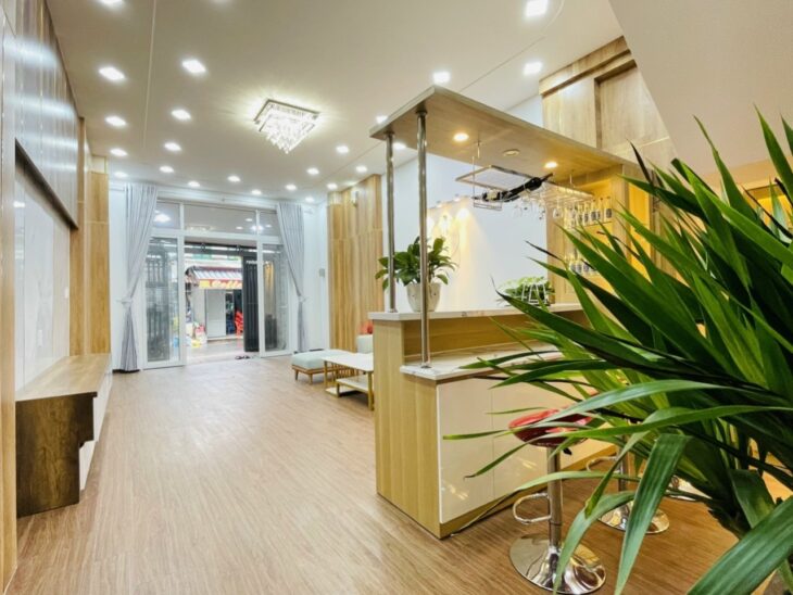 Bán nhà về quê, giá 6.8 tỷ còn tl, đường NGUYỄN THƯỢNG HIỀN, 3 lầu