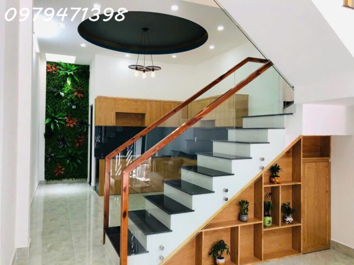 Bán nhà 1 trệt 2 lầu có 4PN 4WC 1PK + Sân phơi đường Lò Lu, Phường Trường Thạnh. Hẻm xe hơi
