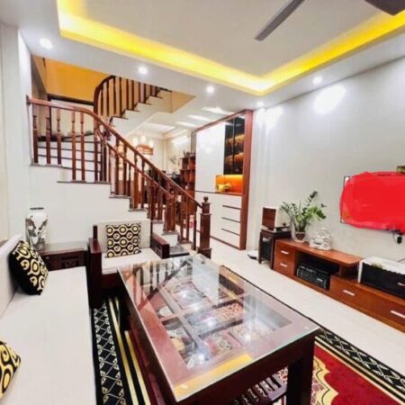 BÁN NHÀ ĐẸP LONG LANH NGÔ GIA TỰ- LONG BIÊN. DIỆN TÍCH 52M, 4 TẦNG TẶNG FULL NỘI THẤT, MẶT TIỀN