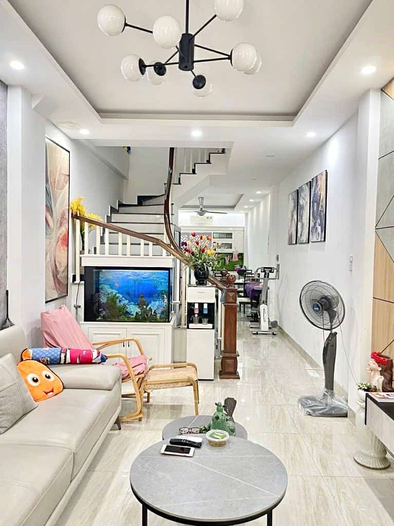 Chỉ cách hồ Bồ Đề 100m chính chủ bán nhà Bồ Đề, xe 3 gác đỗ cửa, nội thất đẹp, 60m2, 9.8 tỷ