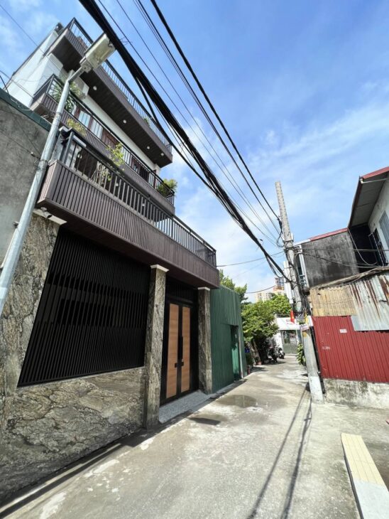 Bán nhà Giải Phóng giá 2.3 tỷ, diện tích 62m2 Đất, mặt tiền 4m