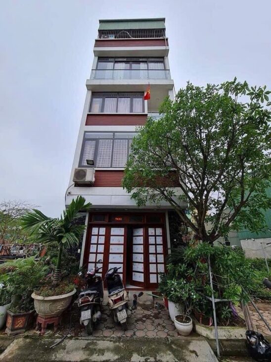 LINH ĐÀM – NHÀ PHÂN LÔ, Ô TÔ CONTAINER ĐỖ CỬA