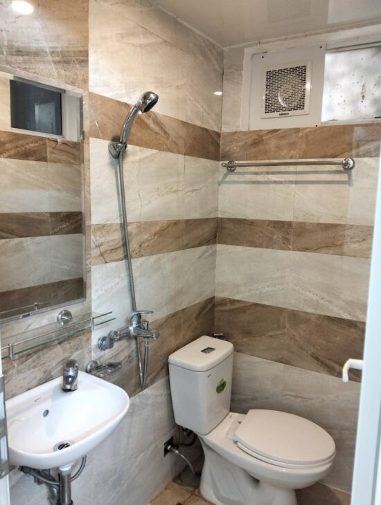 Bán nhà Cự Lộc giá 1.88 tỷ, diện tích 55m2, tầng 7, mặt tiền 4m