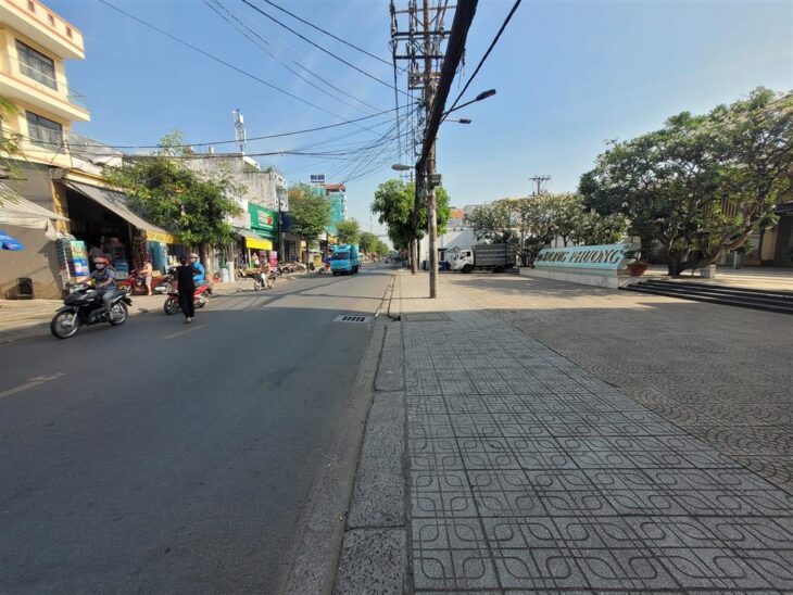 Bán nhà mặt tiền 1000m2 mặt tiền 11m giá 95 tỷ Đường Nguyễn Văn Quá