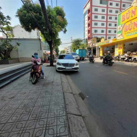 Bán nhà mặt tiền 1000m2 mặt tiền 11m giá 95 tỷ Đường Nguyễn Văn Quá