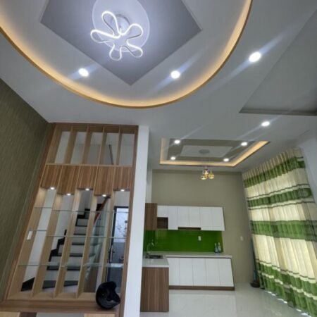 Bán nhà HUỲNH VĂN BÁNH, 3 lầu, 5m x 9m, giá 4.8 tỷ tl.