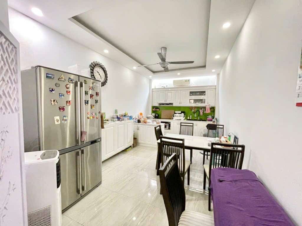 Chỉ cách hồ Bồ Đề 100m chính chủ bán nhà Bồ Đề, xe 3 gác đỗ cửa, nội thất đẹp, 60m2, 9.8 tỷ