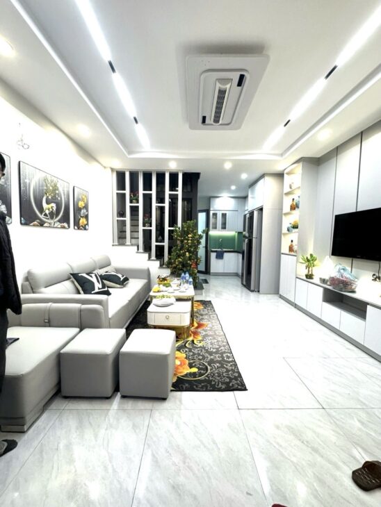 GIẢI PHÓNG – NHÀ MỚI LÔ GÓC THOÁNG, CÓ THANG MÁY