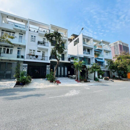 Bán nhà phố (5x18m) 4 tầng đường 20m sát cv bờ sông, Phường Phú Mỹ, Quận 7. Giá chỉ 13 tỷ8