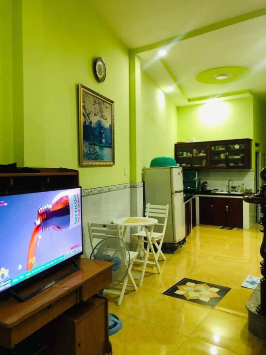 Cần tiền làm ăn bán nhà NGUYÊN HỒNG, 4 PHÒNG, HXH, giá 4.6 tỷ.