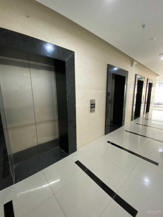 Cho thuê văn phòng DT 220m2 tại Stellar Garden 35 Lê Văn Thiêm đã có sẵn nội thất, đầy đủ PCCC