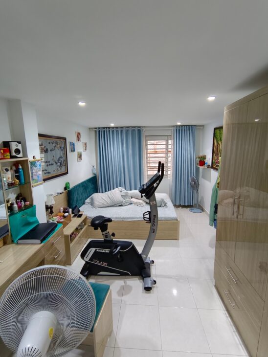 Bán gấp nhà CMT8, Q10, 3 lầu, ST, giá 5.25 tỷ, giảm 750tr.