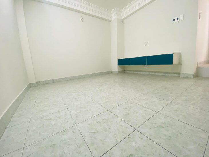 Bán nhà NƠ TRANG LONG, BT, cấp 4, 4m x18m, giá 5.7 tỷ tl