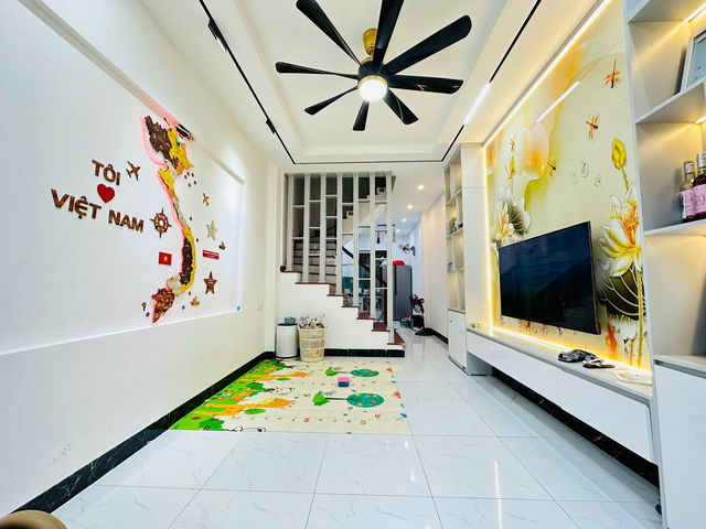 Nhỉnh 7 tỷ sở hữu ngay nhà đẹp Kim Giang Hoàng Mai 40m2*5T gần phố, ô tô đỗ 20M, Lh 0975666943