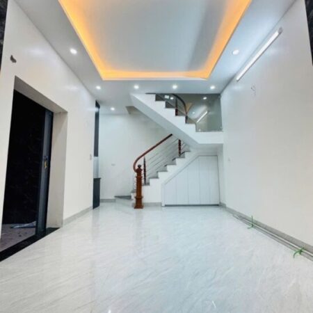 NHÀ LÁNG 32M2 X 5 TẦNG – 6.5 TỶ – VỊ TRÍ ĐẮC ĐỊA – KINH DOANH TUYỆT VỜI