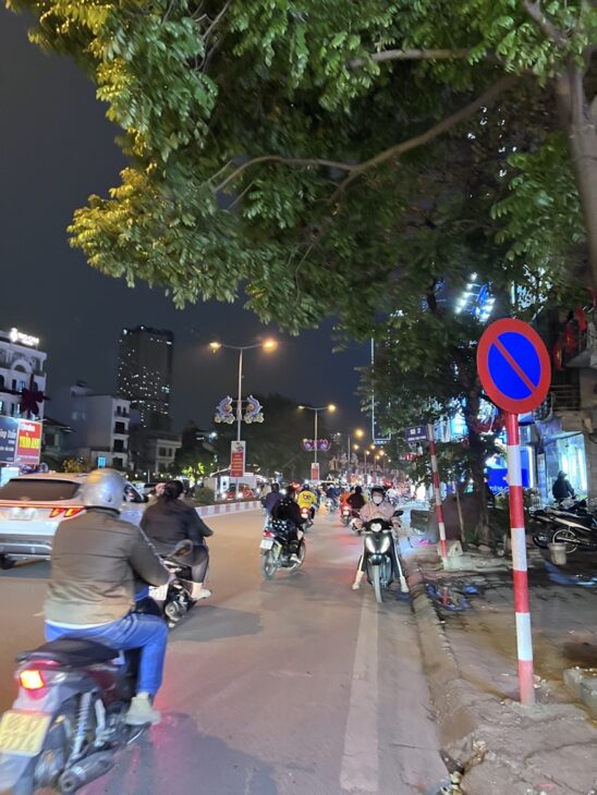 Phân lô , oto tại Vạn Phúc Hà Đông 45m2 nhà 4 tầng mà chỉ nhỉnh 9 đ. Ngõ thông , gần phố , nhà đẹp