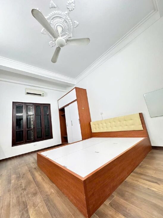 NHÀ PHỐ TRƯƠNG CÔNG GIAI – 32M2 X 5 TẦNG – 7.5 TỶ – Ô TÔ, 1 NHÀ RA PHỐ