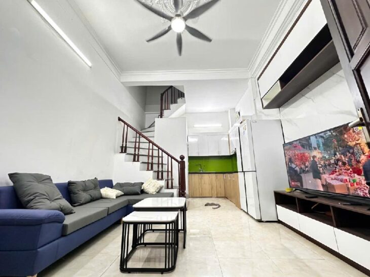 NHÀ PHỐ TRƯƠNG CÔNG GIAI – 32M2 X 5 TẦNG – 7.5 TỶ – Ô TÔ, 1 NHÀ RA PHỐ