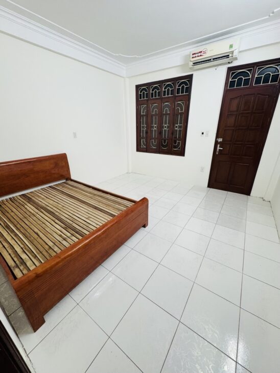 NHÀ PHỐ HOÀNG QUỐC VIỆT – 35M2 x 5T – 7.2 TỶ, Ô TÔ, THANG MÁY CHỜ